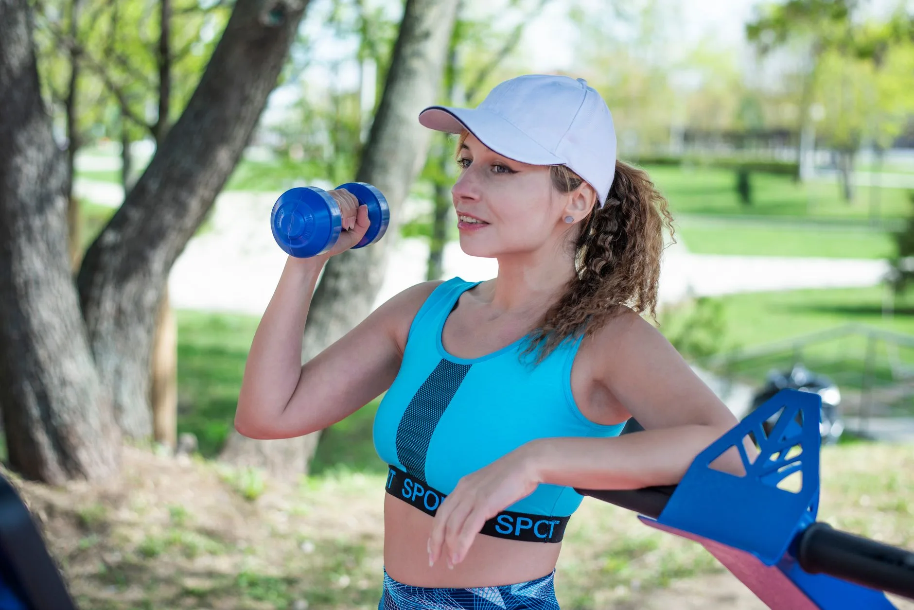 woman performing strength training with dumbbells to reduce belly fat naturally