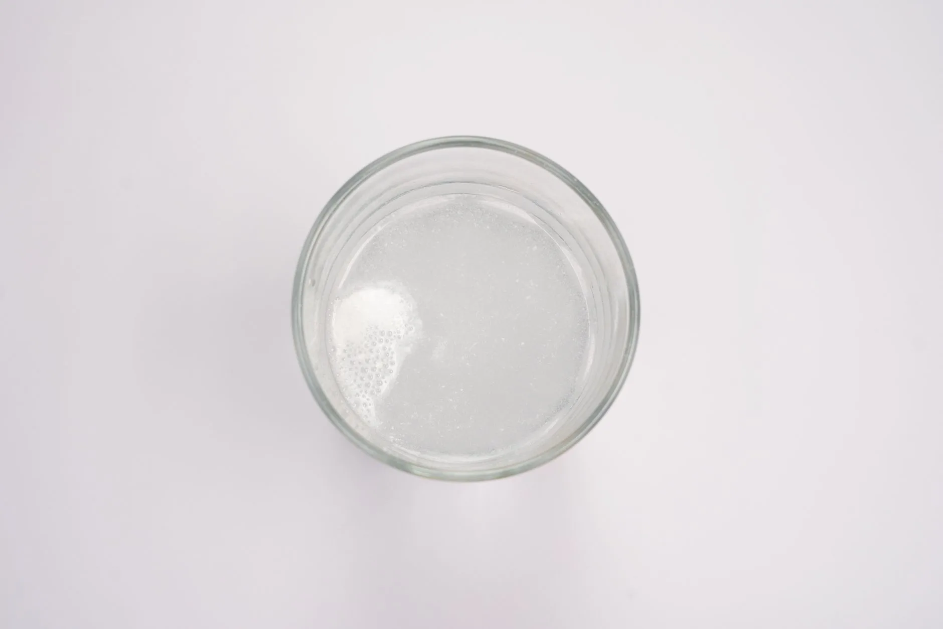 glucomannan konjac fiber powder in a glass of water