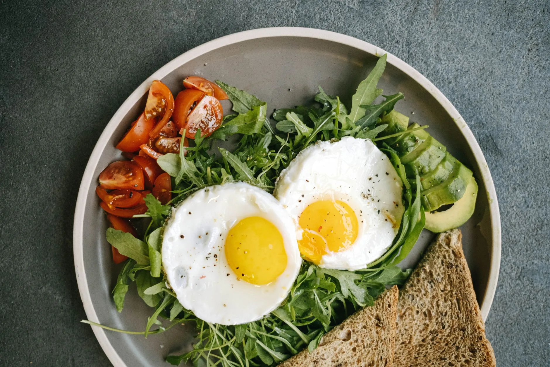 how to control hunger naturally — high protein breakfast plate eggs avocado