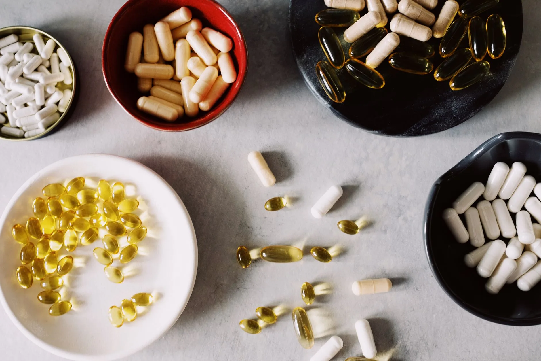 gelatin weight loss trick supplement capsules next to gelatin dessert