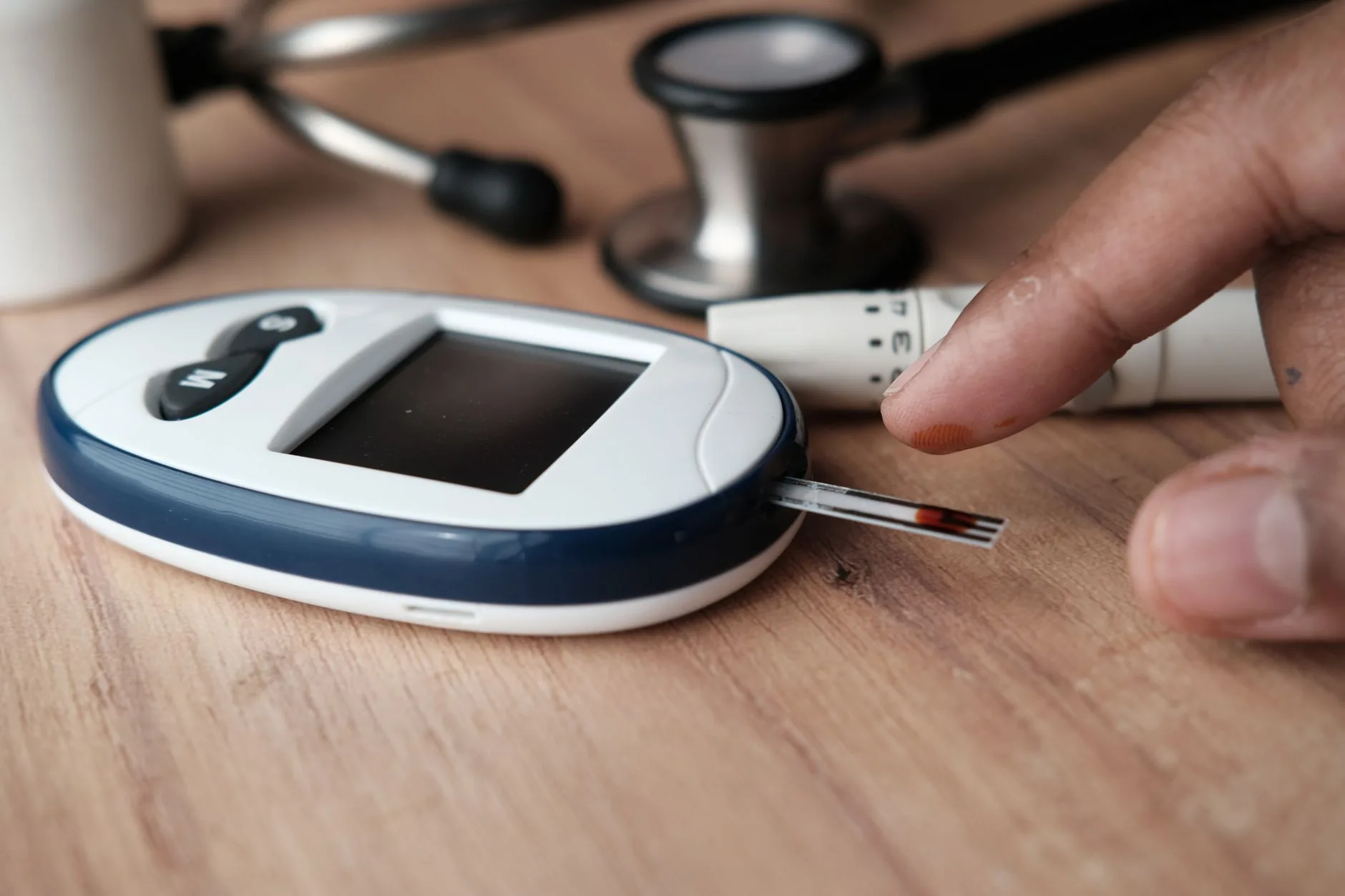 can diabetes be cured with new treatment — doctor discussing glucose monitor with patient